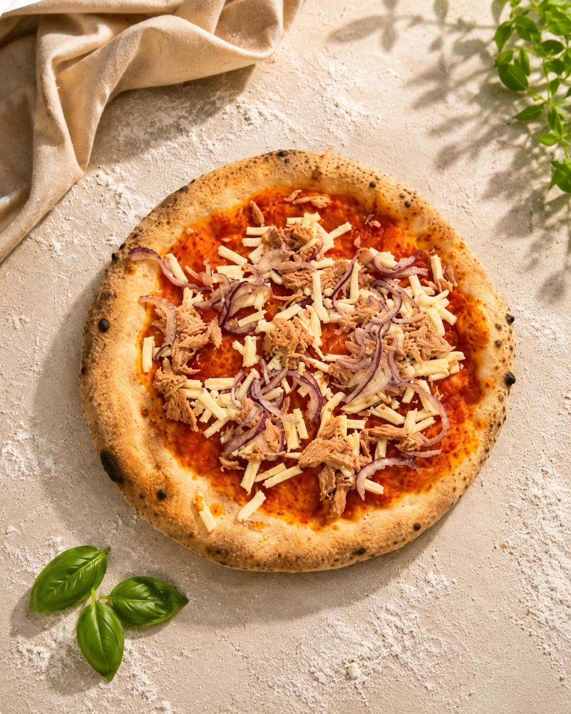 SKYRZA Tonno Pizza frisch gebacken